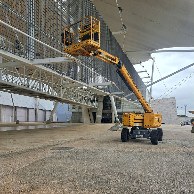 Plataforma articulada 15m/altura eléctrica